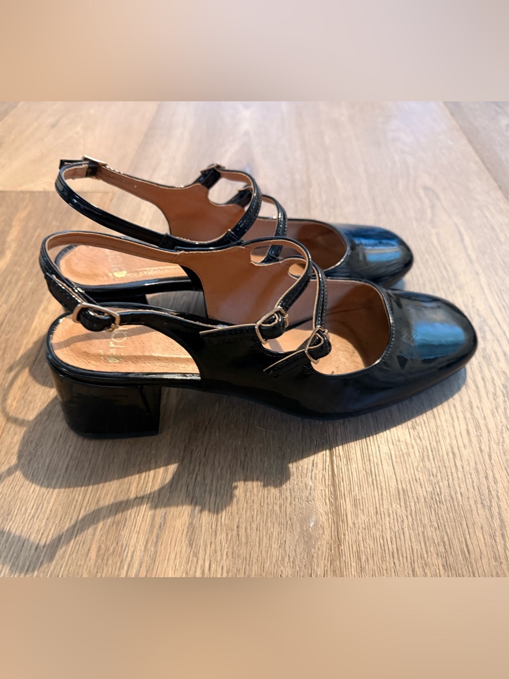 EUC Parisian Mary Janes in Classic Black Patent Mary Jane Slingback